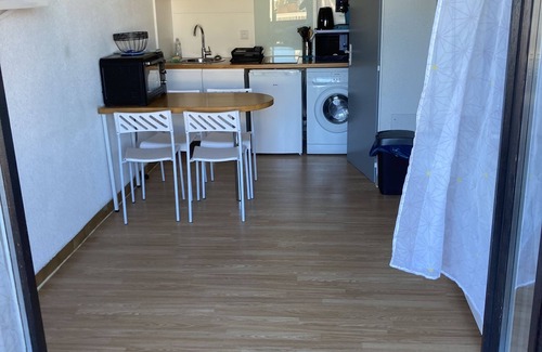 Saint-Cyprien Plage Apartment | Cozy Apartment by the Sea with Breathtaking Views