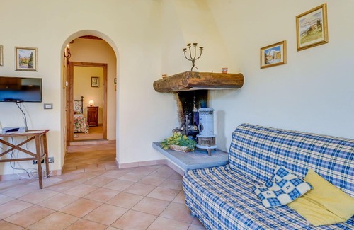 Giugnano Apartment | Charming Apartment for 6 with Pool, WIFI & Pet Friendly