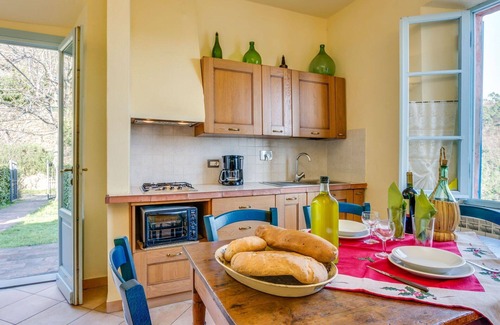 Giugnano Apartment | Charming Apartment for 6 with Pool, WIFI & Pet Friendly