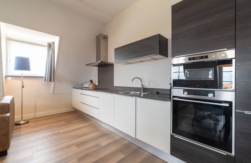 Colijnsplaat Apartment | Inviting Apartment for 4 with Hot Tub and Ocean View