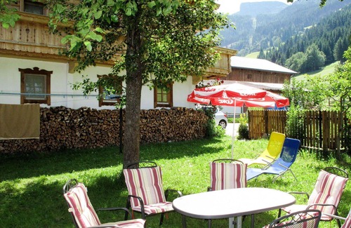 Hainzenberg Villa | Beautiful apartment in villa for 14 people with WIFI, TV, patio, panoramic view and parking