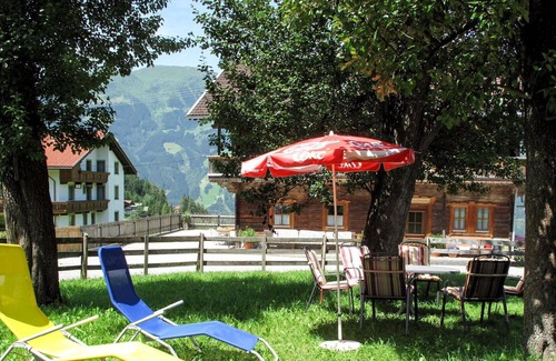 Hainzenberg Villa | Beautiful apartment in villa for 14 people with WIFI, TV, patio, panoramic view and parking