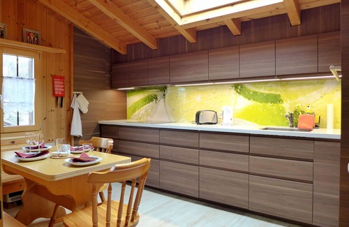 Kandergrund Apartment | Inviting Apartment for 4 with Balcony, WIFI & Pet-Friendly