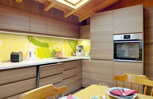 Kandergrund Apartment | Inviting Apartment for 4 with Balcony, WIFI & Pet-Friendly