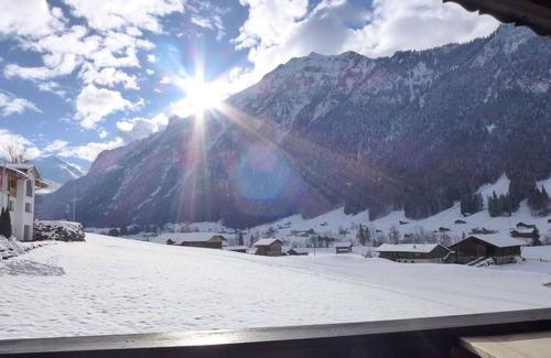 Kandergrund Apartment | Inviting Apartment for 4 with Balcony, WIFI & Pet-Friendly