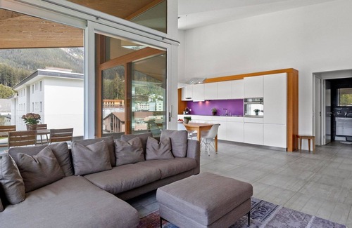 Lenzerheide Apartment | Cozy Apartment for 6 with WIFI, TV and Private Balcony