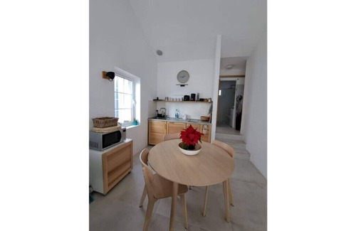 Playa del Cable Apartment | Inviting Apartment with Spa & Breakfast in Prime Location