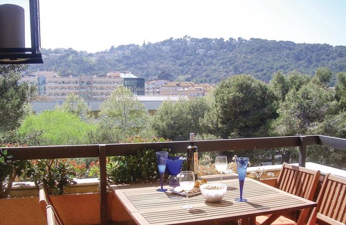 Tossa de Mar Apartment | Ideal Beachside Getaway with Ocean Views and Great Amenities