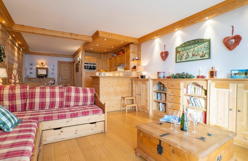 Tignes Apartment | Spacious Apartment for 8 with WIFI, Balcony & Spa Access