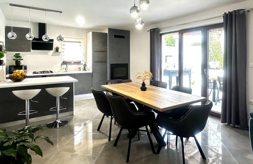 Rezanci Apartment | Modern First-Floor Apartment with Pool and Spa Amenities