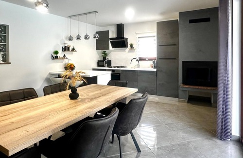 Rezanci Apartment | Modern First-Floor Apartment with Pool and Spa Amenities