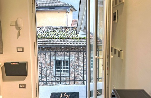 Lavena Ponte Tresa Apartment | Beautiful apartment for 3 guests with TV, balcony and pets allowed