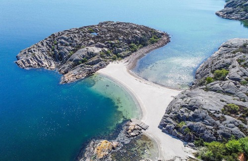 Bohus-Malmon Apartment | Relaxing Beachside Apartment with Ocean View Amenities
