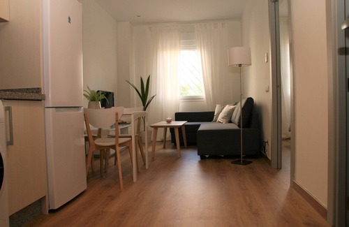 Bormujos Apartment | Elegant Apartment Near Seville's Heart with Pool & Spa