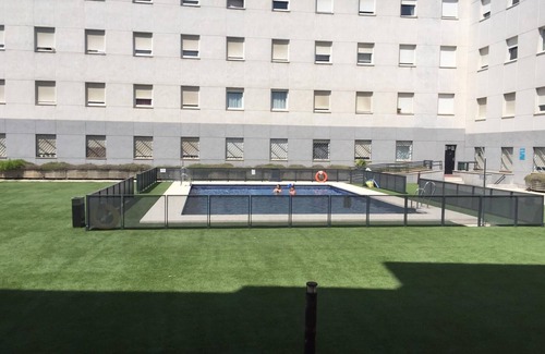 Bormujos Apartment | Elegant Apartment Near Seville's Heart with Pool & Spa