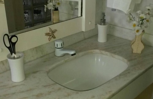 Tombo Apartment | Cozy Apartment Steps from Tomb Beach with Pool Access