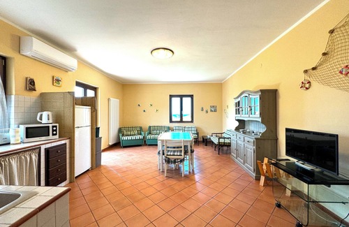 Capaci Apartment | Cozy Oceanfront Apartment Steps from the Beach - 10/10 Rating