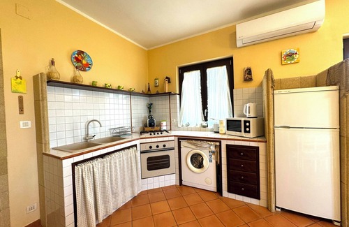 Capaci Apartment | Cozy Oceanfront Apartment Steps from the Beach - 10/10 Rating