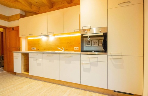 Fuegenberg Apartment | Spacious Apartment for 11: WIFI, Balcony & Parking Included