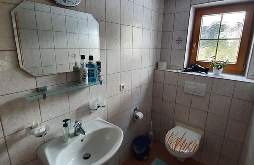 Gerlosbergeben Apartment | Stylish Apartment in Zell am Ziller with Family-Friendly Amenities