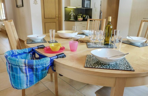 Blausee Apartment | Inviting Apartment with WIFI, Terrace & Panoramic Views
