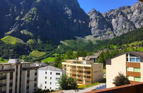 Leukerbad Apartment | Beautiful apartment for 8 people with hot tub, WIFI, TV, balcony, panoramic view and parking