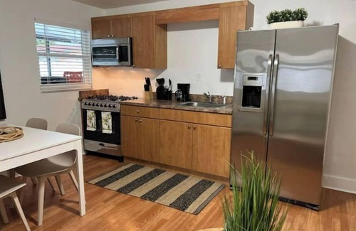 Hialeah House | Elegant Apartment Near Miami Airport with Ocean View Amenities
