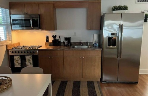 Hialeah House | Elegant Apartment Near Miami Airport with Ocean View Amenities