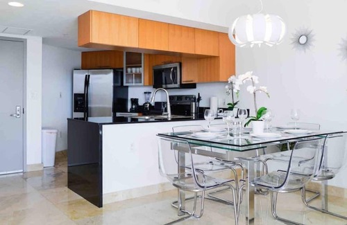 Edgewater Apartment | Convenient Edgewater Apartment, Steps from Downtown Fun