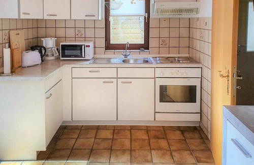 Eisenbach Apartment | Cozy Apartment for 4 with Lake View, WiFi & Terrace