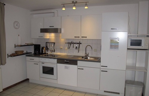 Ummanz Apartment | Cozy Apartment for 4 with Ocean Views and Pet-Friendly Perks