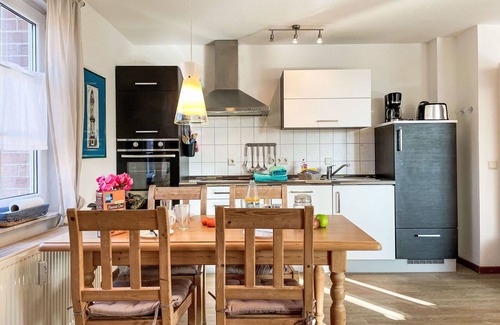 Ummanz Apartment | Cozy Apartment for 3 with Ocean View and Free Parking