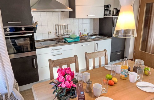 Ummanz Apartment | Cozy Apartment for 3 with Ocean View and Free Parking