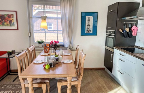 Ummanz Apartment | Cozy Apartment for 3 with Ocean View and Free Parking