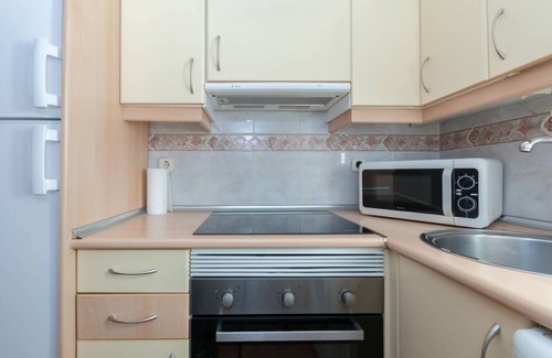 Retiro House | Elegant Apartment with Spa and Kitchen Amenities Await
