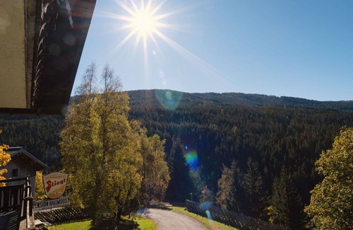 Filzmoos Apartment | Cozy Apartment with WIFI, Pets Welcome & Panoramic Views