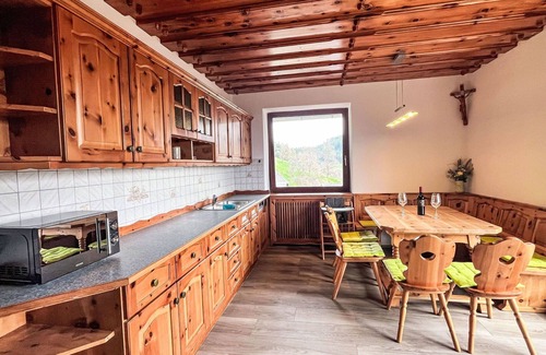 Magdalensberg Apartment | Cozy Apartment for 6 with Pool, Panoramic Views & WIFI