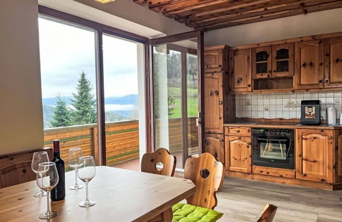 Magdalensberg Apartment | Cozy Apartment for 6 with Pool, Panoramic Views & WIFI