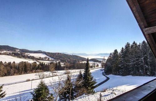 Magdalensberg Apartment | Cozy Apartment for 6 with Pool, Panoramic Views & WIFI