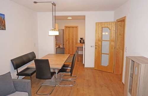 Strengen Apartment | Cozy Apartment for 4 with Free WiFi and Parking