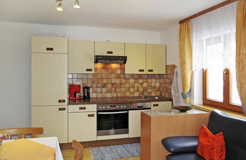 Pians Apartment | Comfortable Apartment for 5 with WiFi, Kitchen, and Parking