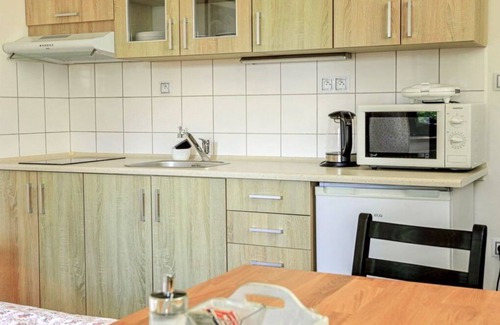 Arnoltice u Decina Apartment | Cozy Apartment for 4 with WIFI, Terrace, and Kitchen