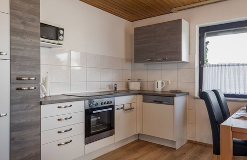 Immerath Apartment | Inviting Apartment for 5 with WIFI, Terrace & Pet-Friendly