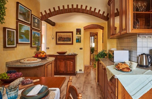 Morosolo Apartment | Cozy Apartment with Balcony, Lake View & Free WiFi