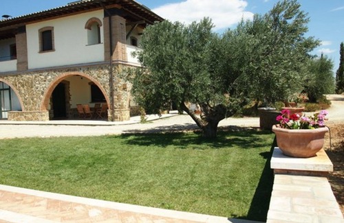 Follonica Apartment | Inviting Apartment for 6 with Panoramic View & Spa