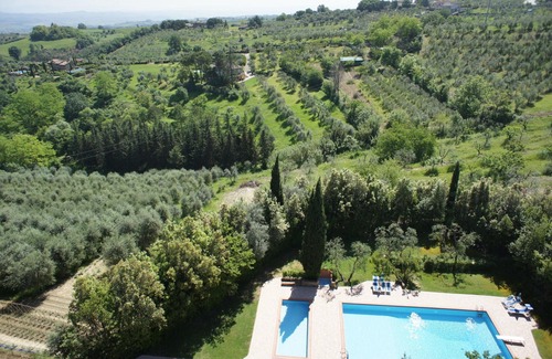 Montaione Apartment | Ideal Apartment for 6 with Pool, Pets Welcome Near San Gimignano