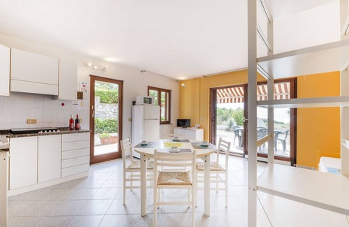 Morcone Apartment | Inviting Apartment with Ocean View, WIFI and Patio Access