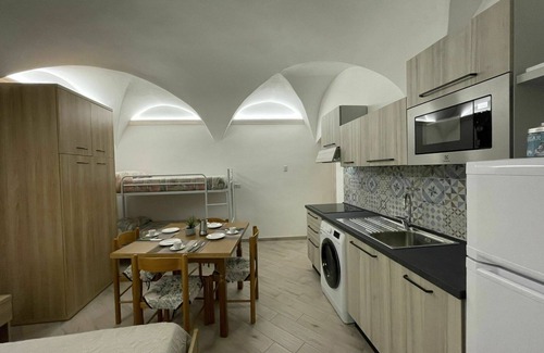 Spotorno Apartment | Spacious Apartment for 8 with Ocean View & Wi-Fi