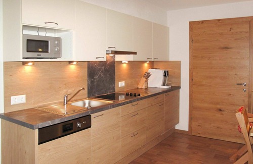 Fendels Apartment | Cozy Apartment for 4 with Lake View, Balcony & Kitchen