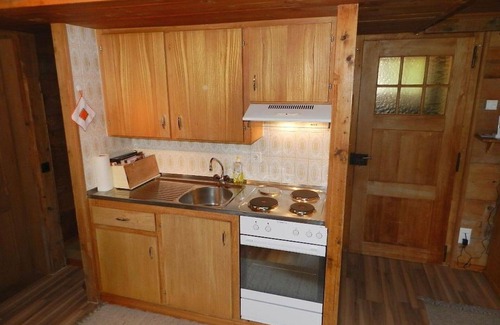 Lauenen Apartment | Cozy Apartment for 4 with Balcony, Spa & Breakfast Included